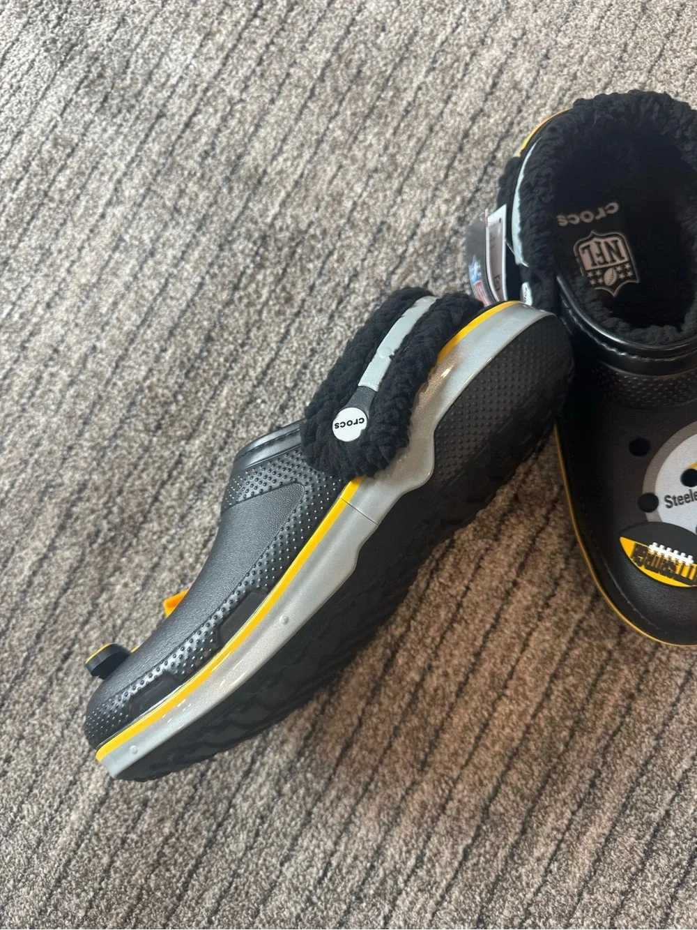 Crocs NFL Pittsburgh Steelers Black Fuzzy Clog size M 9